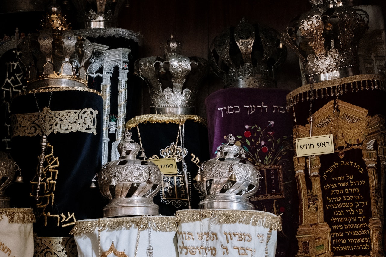 Do Clothes Make…the Torah?